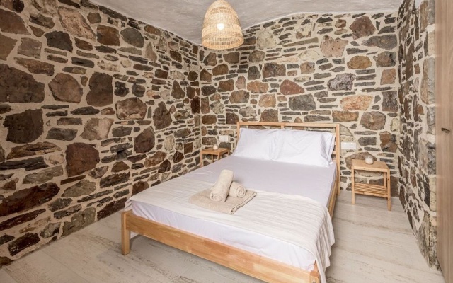 Salty Caves Apartments Milos