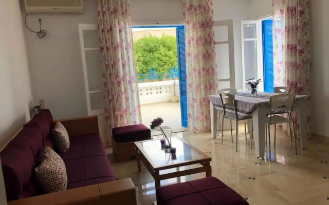 Hammamet northern border (Nabeul), 200m from sea and downtown