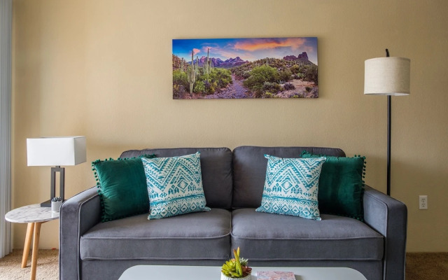 Eastside 1 & 2 BR Apts with balcony by Frontdesk