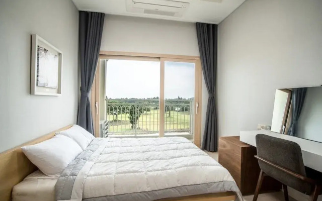 Oakra Resort