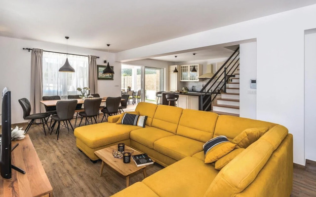 Awesome Home in Sibenik With Wifi and 3 Bedrooms
