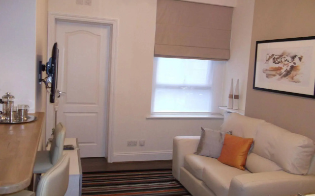 SHQ Apartments