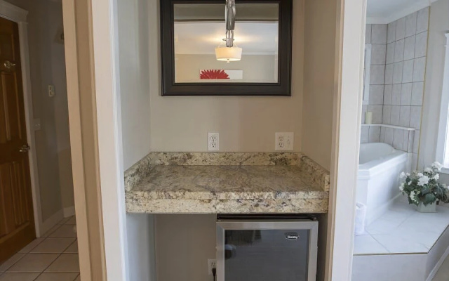 Beachside Villa Suites and Vacation Rentals