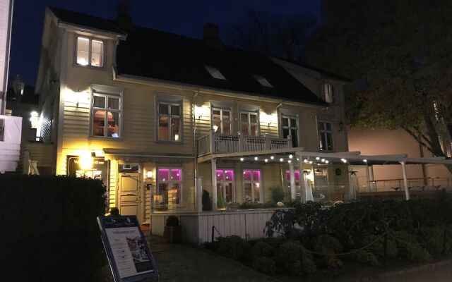 Отель Charlottenlund Gjestehus Норвегия, Ставангер - отзывы, цены и фото номеров - забронировать отель Charlottenlund Gjestehus онлайн вид на фасад