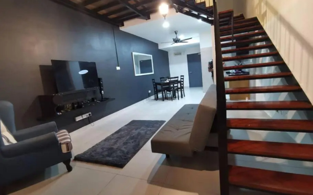 Duplex Apartment Lakeview - Free Netflix & WiFi