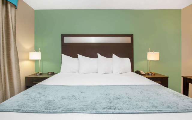 Baymont by Wyndham Midland Center