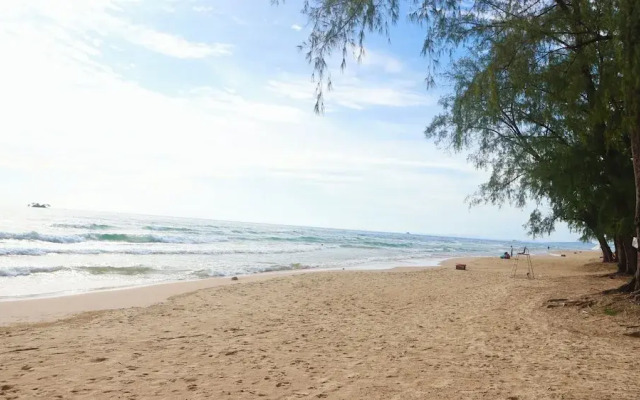 Blue Waves Hotel