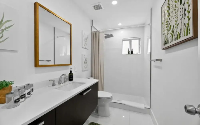 3-BDR Guitar House, Walk to Casino, located close to EVERYTHING