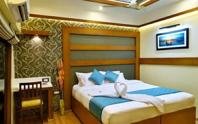 Upper Deck Houseboat