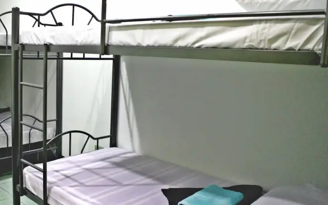 Mountain Breeze Hostel Tagaytay Center
