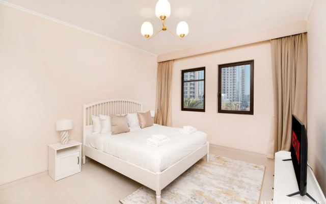 LUX The Zaafran Burj Khalifa View Suite