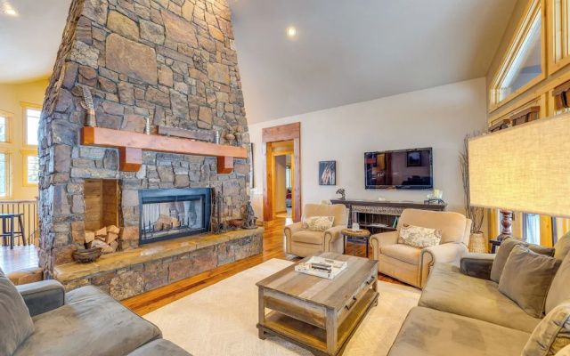 Ski-in/ski-out! Mtn-view Donnelly Home w/ Hot Tub