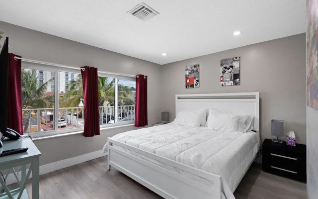 The Tel Hollywood Beach