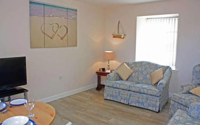 Apartment 8, The Granary
