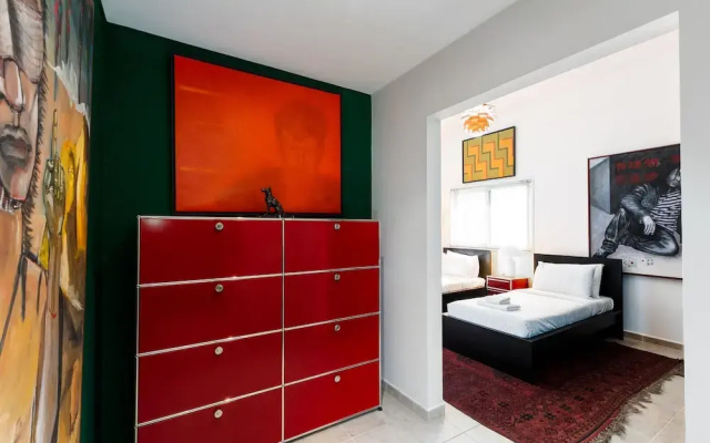 Artsy 4BR DIP Villa w Community Pool Gym