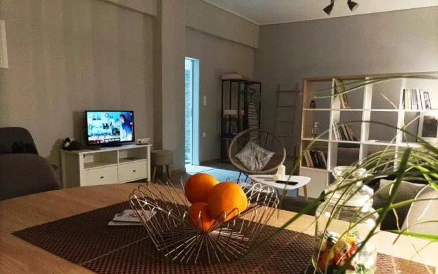 Xrysa's Central City Apartment