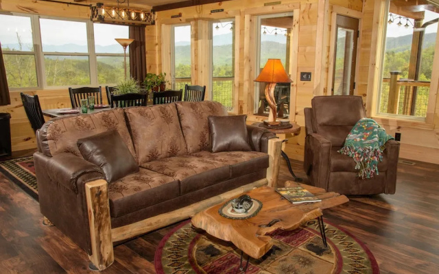 Copper Fox 3 Bedroom Cabin