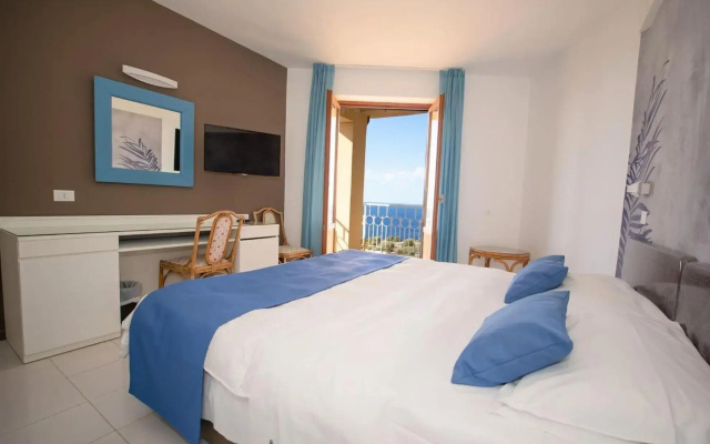 Perla del Golfo Resort