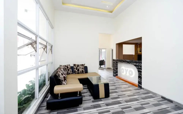 OYO Flagship 2124 Kars Inn Semarang