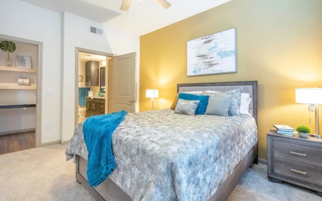 Luxurious Modern Midtown Cozy/fully Equipped Condo -