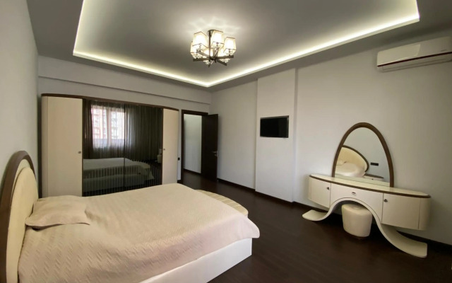 Northern Avenue, 3 bedrooms Luxury, New Renovated apartment TT666
