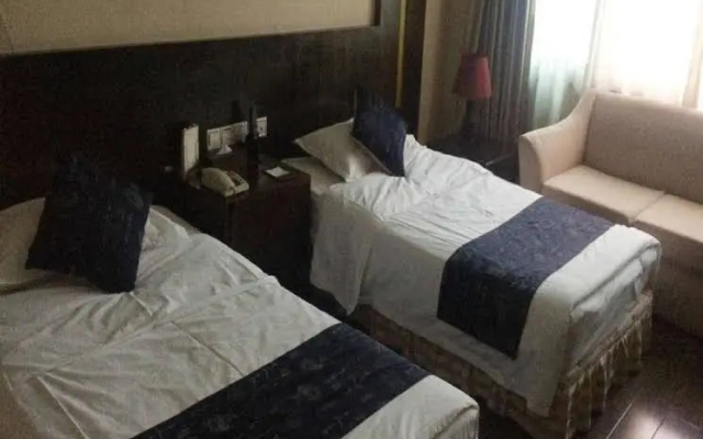 Red Crowned Crane Hotel