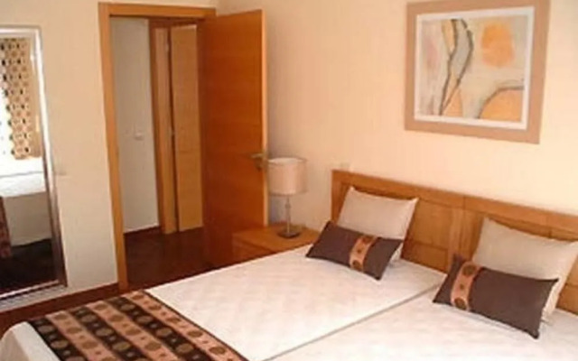 Domus Iberica Burgau Apts & Villas
