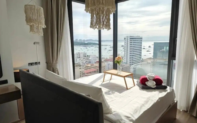 Edge Central Pattaya by Mickey