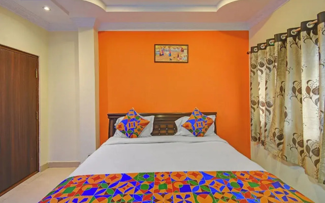 Fabhotel Sri Balaji Grand