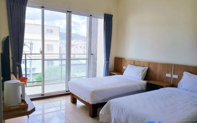 Blue Sky Hill Chishangkan B&B