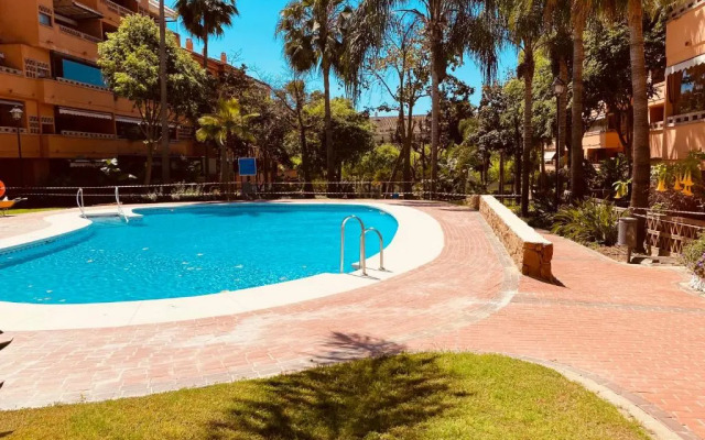 Marbella Costa Nagueles piscina y playa 6p