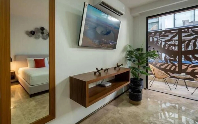 Stylish Studios Pool Near Beach
