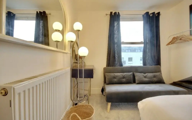 Top Floor Apartment in South Parade Pier