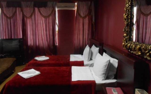 David L Hotel комната для гостей