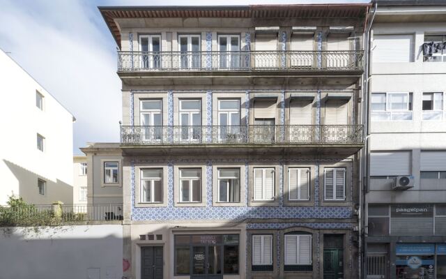 Апартаменты Apartment Alegria Street by Sweet Porto - Free Parking Порту вид на фасад