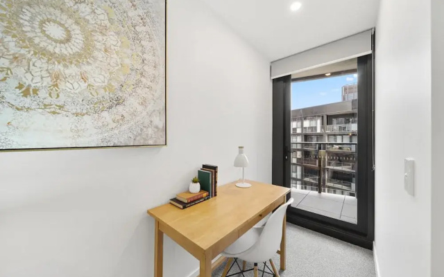 Phillip 2-bed: Chic Interiors, Amazing Amenities