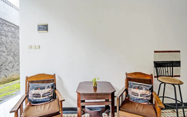 OYO Life 92030 Ef Palm Guest House Family