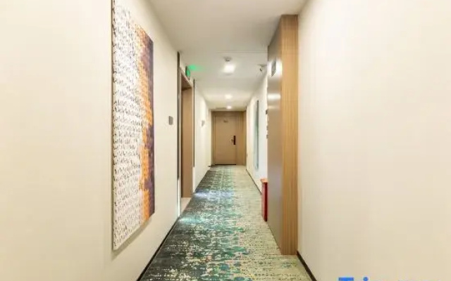 Liangjiang Zhiyu Hotel (Chang'an Science and Technology Park)