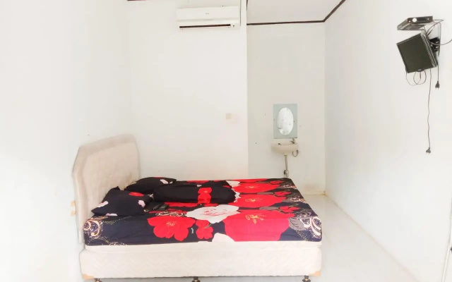 OYO 3303 Penginapan Putri Asih Sawarna