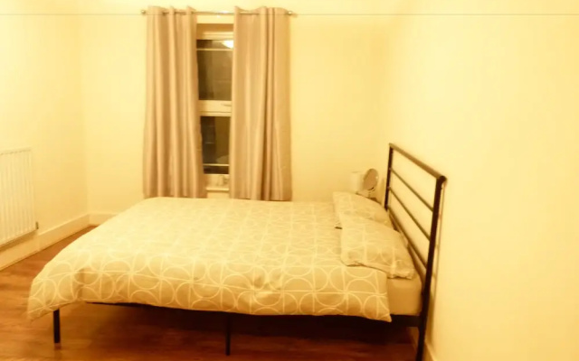 SS Property Hub - Large Canary Wharf Family Apartment