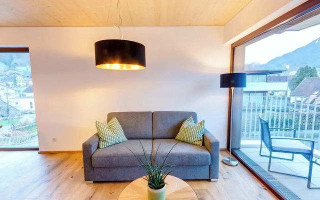 Urban-Apartmenthaus zwischen Berg und See