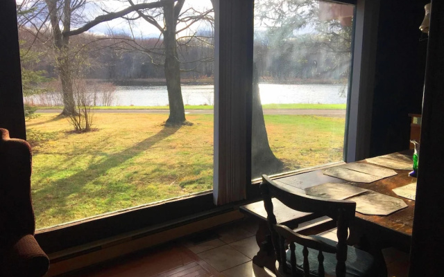 Lake Mocatek Inn