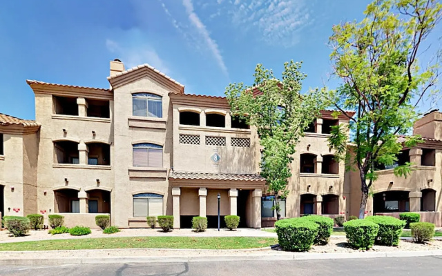 15095 Scottsdale - 2 Br Condo