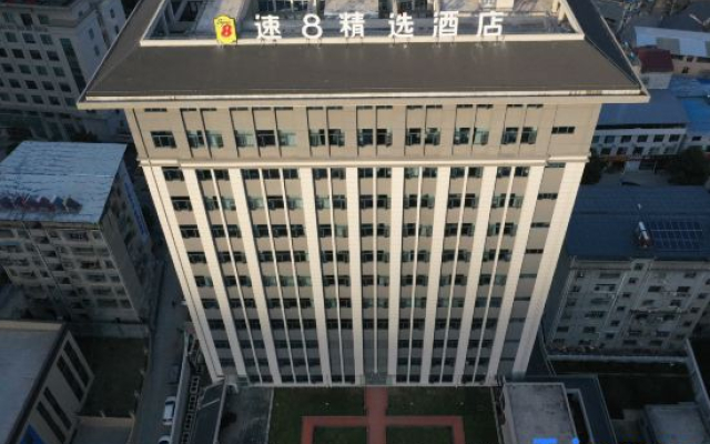 ​Super 8 Select Hotel