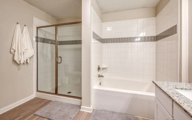 Leisure Business Oasis-near Convention Center