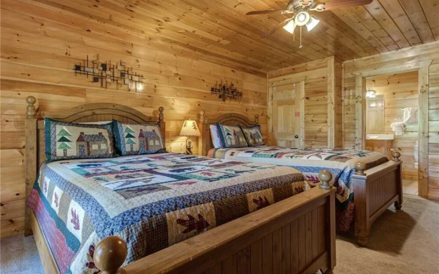 Triple Mountain View - Three Bedroom Cabin