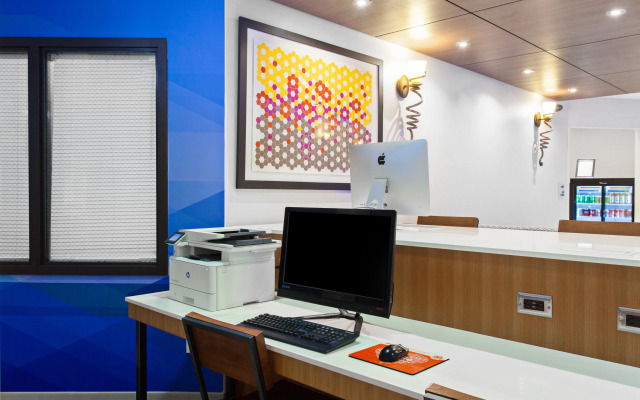 Holiday Inn Express Hotel & Suites Oakland-Airport by IHG