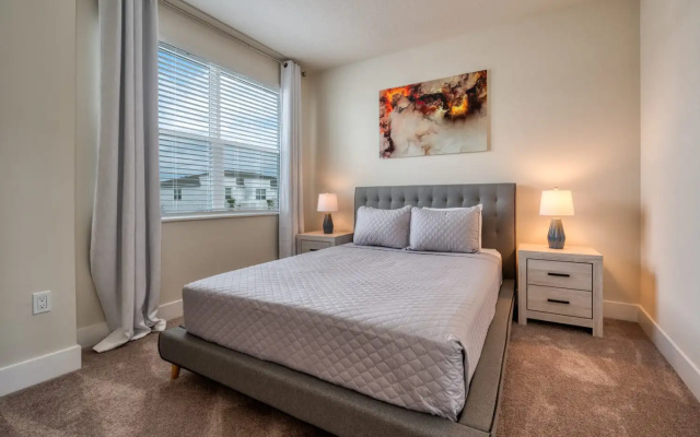 Pleasant Townhome with private pool near Disney