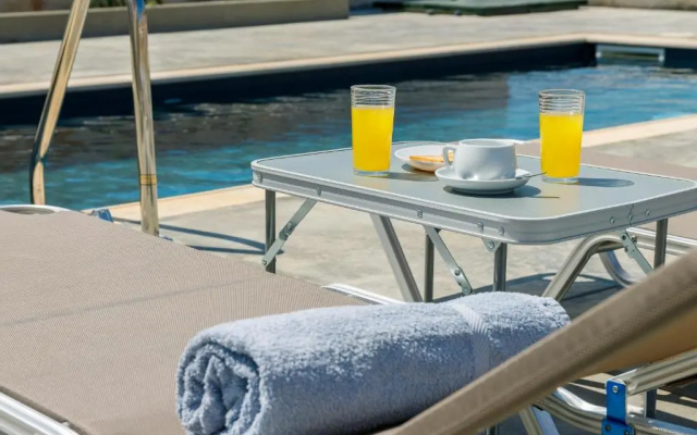 Georgioupoli Studio 2 with a pool and lake views