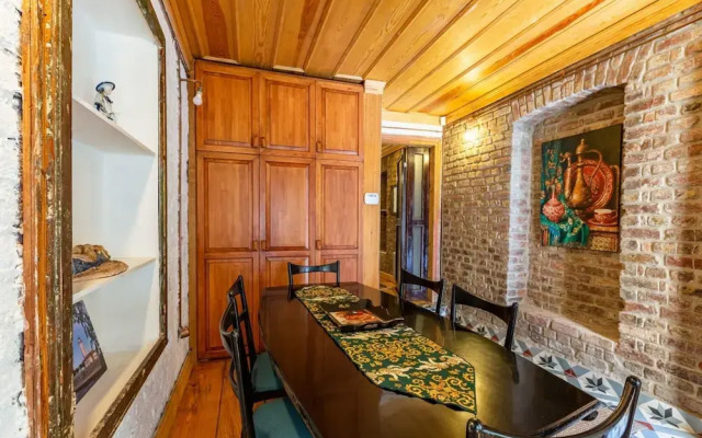 Historic House near Popular Landmarks in Balat